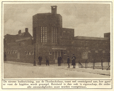 25573 Gezicht op het nieuwe Badhuis Thorbeckelaan van de Vereeniging voor Volksbaden (Boerhaaveplein 85) te Utrecht.